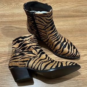 BRAND NEW NEVER WORN ALDO ANKLE BOOTS